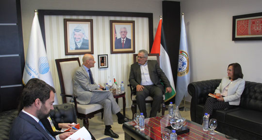 الوزير غنيم يبحث مع المبعوث الهولندي قضايا مشتركة في قطاع المياه
