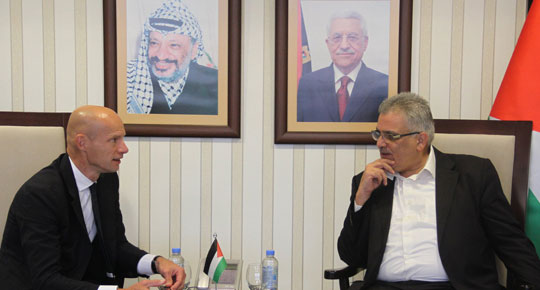 الوزير غنيم يبحث مع المبعوث الهولندي المشاريع التطويرية في قطاع المياه


