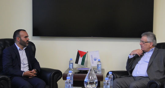 الوزير غنيم يطلع على احتياجات بلدية سنجل

