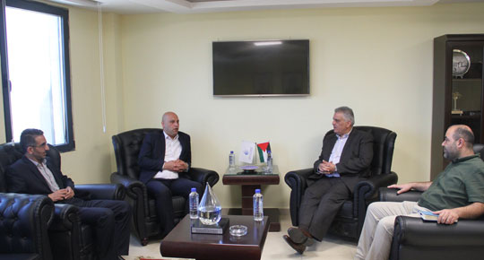 رئيس سلطة المياه يطلع على احتياجات بلدية قباطية
