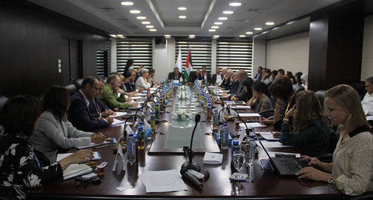 خلال ترأسه لإجتماع مجموعة العمل القطاعية ... الوزير غنيم: مازال هناك أكثر من 30 تجمع فلسطيني بدون مصدر مائي

