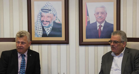 رئيس سلطة المياه يلتقي بوفد من الحكومة الهنغارية

