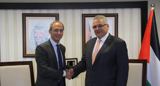 خلال لقائه القنصل الايطالي العام ... الحكومة الايطالية تستجيب لطلب سلطة المياه وتدعم برنامج محطة التحلية المركزية



