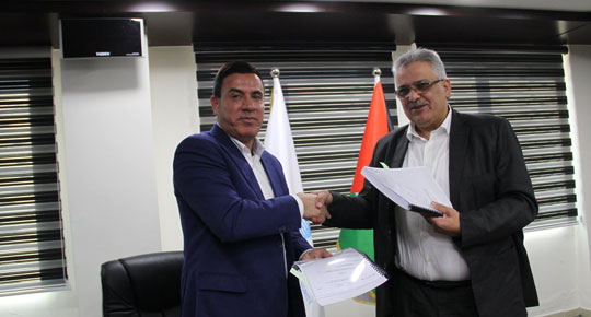 الوزير غنيم يوقع عقد تأهيل النظام المائي في قرى شمال غرب نابلس وقبلان

