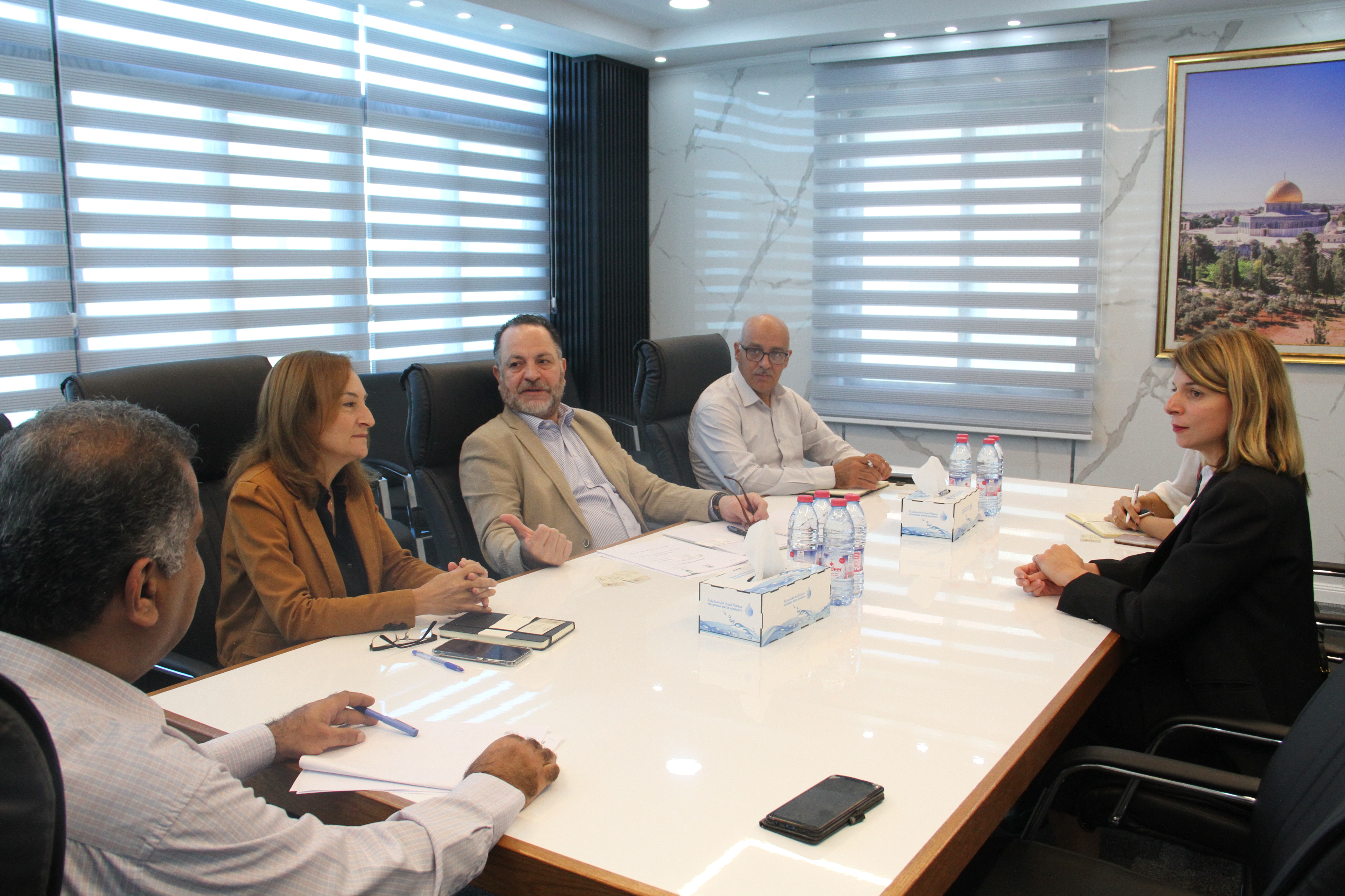 د. ميمي رصد الأولويات لتوحيد الجهود وتوزيع المشاريع لمختلف التجمعات

 