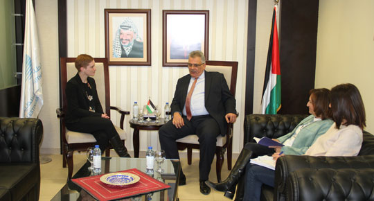 رئيس سلطة المياه يطلع مسؤولة الممثلية الاسترالية على واقع قطاع المياه